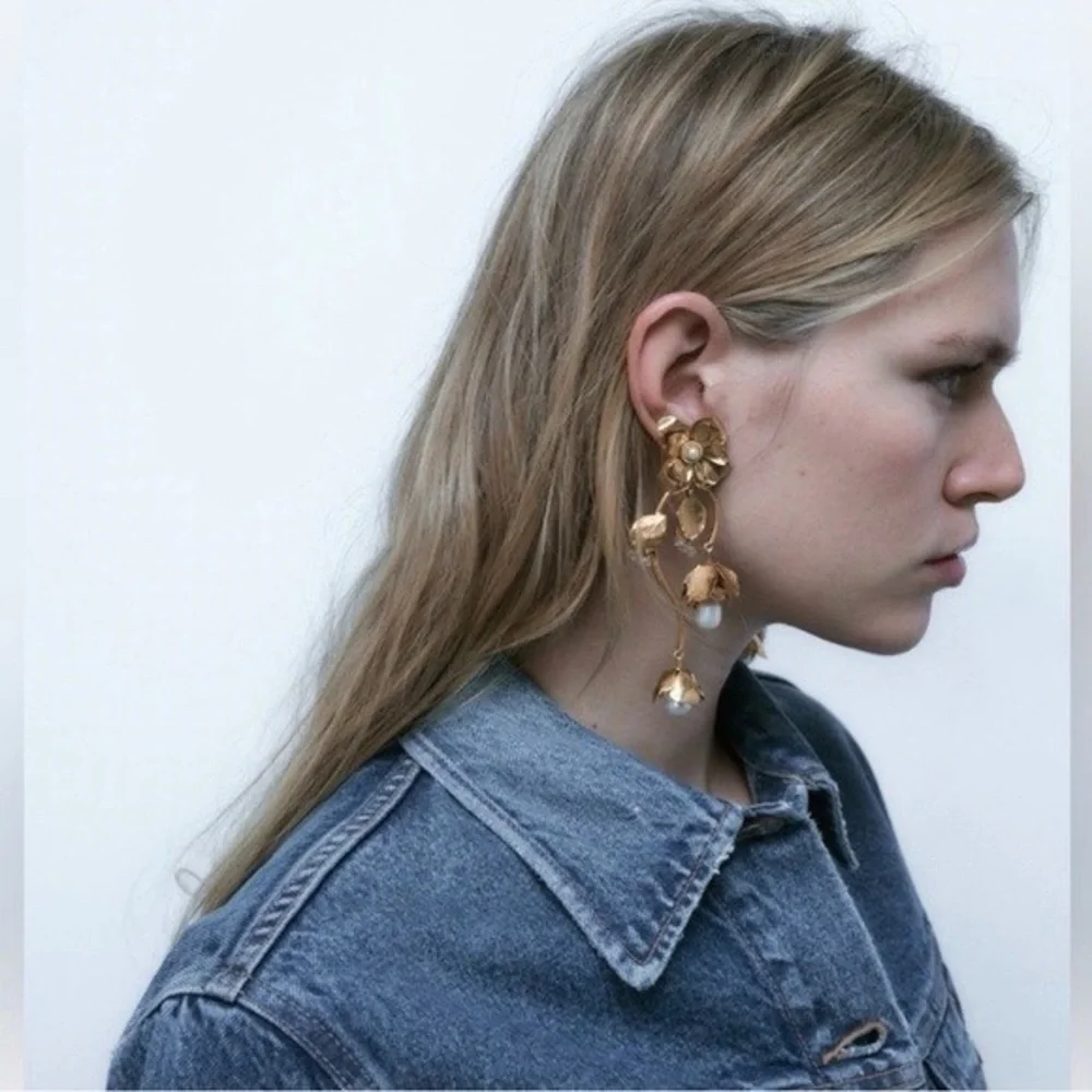 Zara Gold Floral Drop Earrings‎ With Pearls